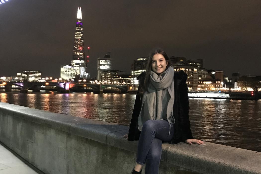 Melody Schärer ist in Ausbildung zur Kauffrau mit Berufsmaturität bei der Credit Suisse Aarau
