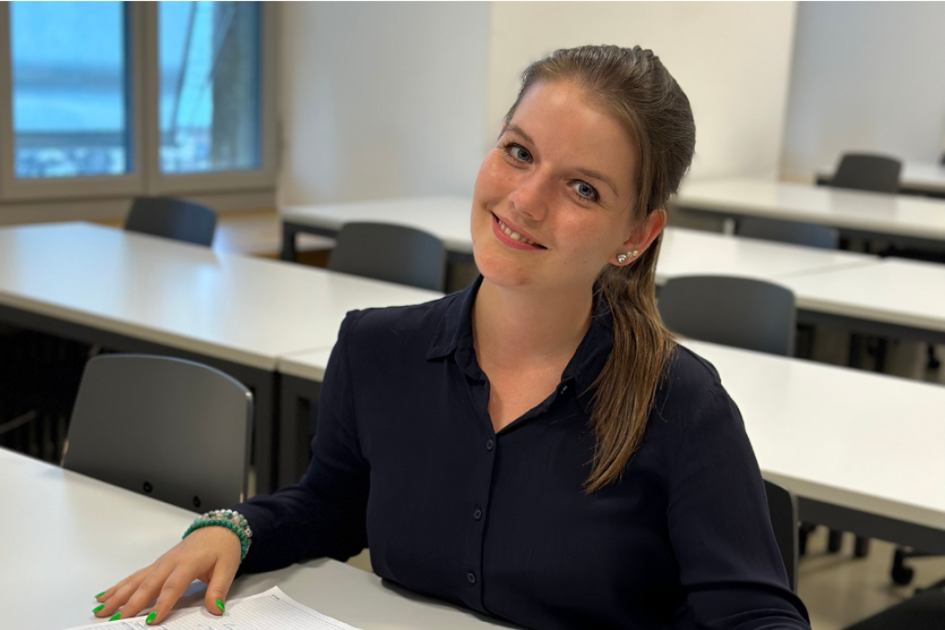 Frau - am schreibtisch