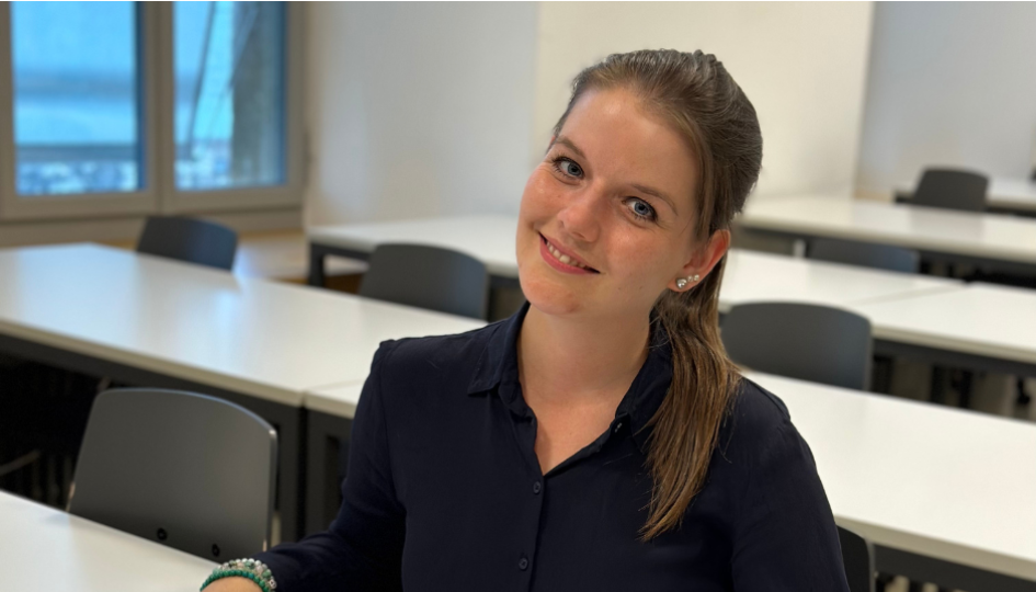 Frau - am schreibtisch